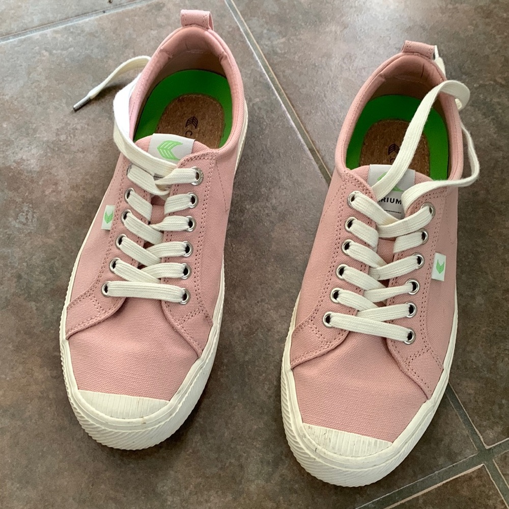 Cariuma OCA Low in Rose Canvas